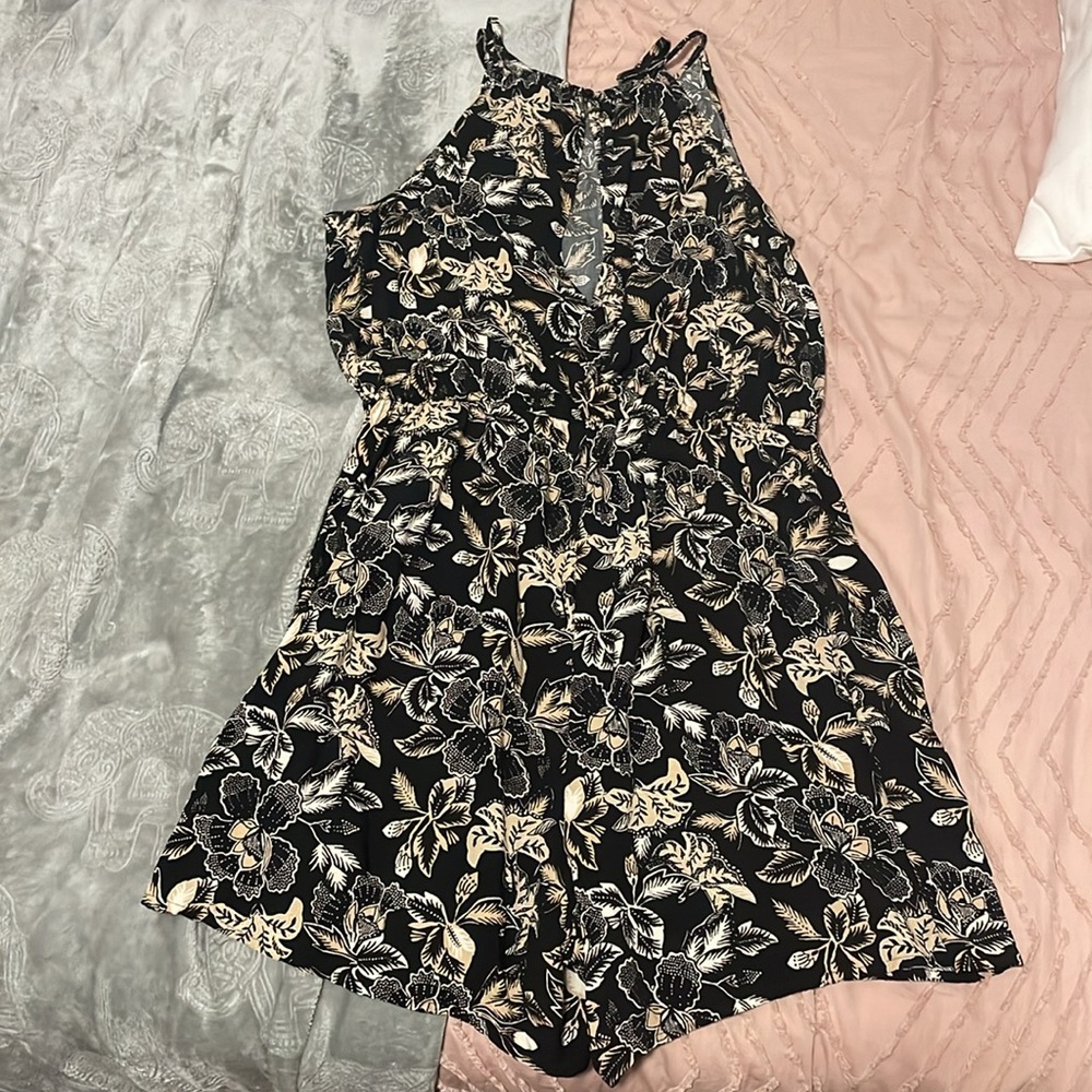 Romper - Picture 2 of 2